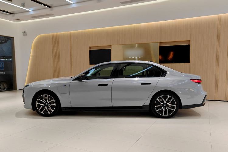 Used BMW i7 2023 eDrive50L Leading M Sport Package Exterior 2