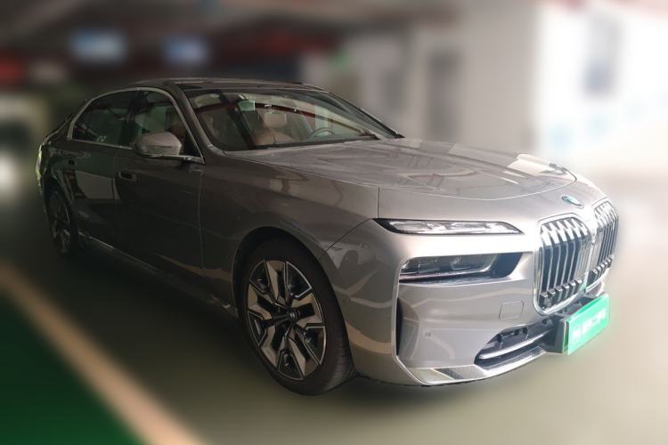Used BMW i7 2023 eDrive50L Premium Luxury Package Front Right 45 Deg