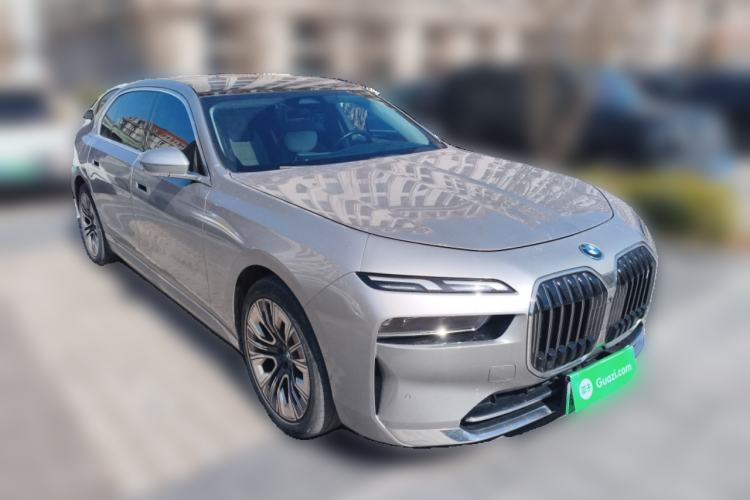 Used BMW i7 2023 eDrive50L Premium Luxury Package Front Right 45 Deg