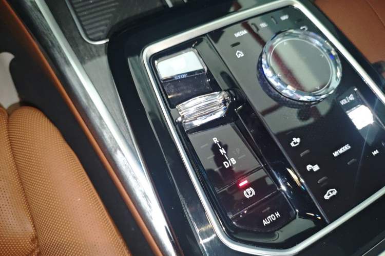 Used BMW i7 2023 eDrive50L Premium Luxury Package Gear Lever