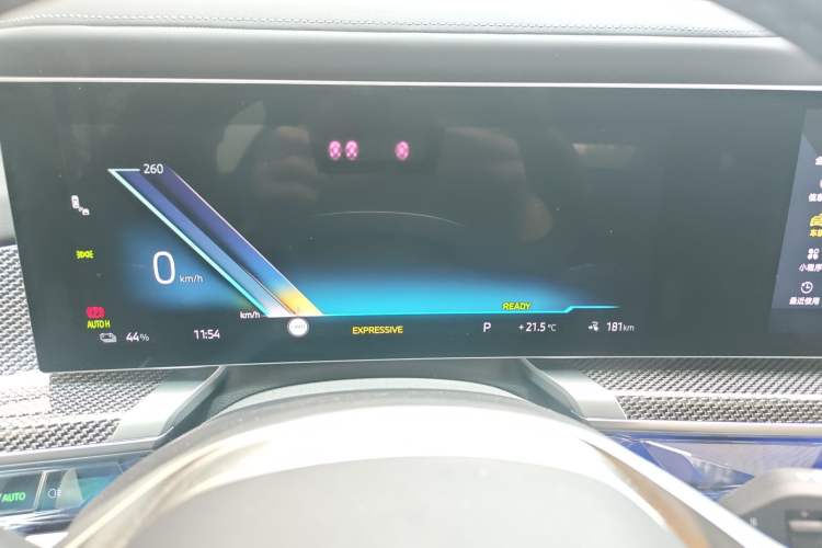 Used BMW i7 2023 xDrive60L Luxury Package Instrument Cluster