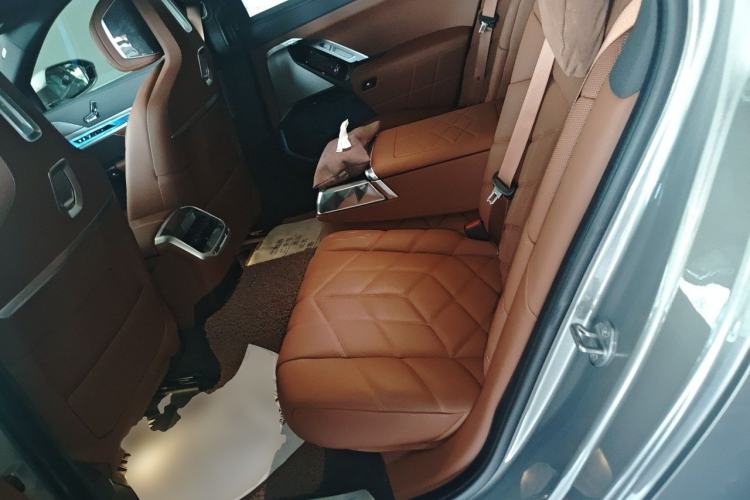 Used BMW i7 2023 eDrive50L Premium Luxury Package Left Rear Seat