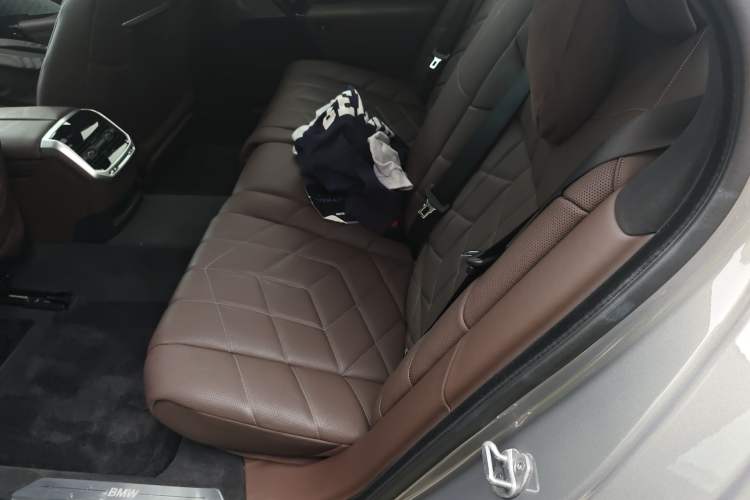 Used BMW i7 2023 xDrive60L Luxury Package Left Rear Seat