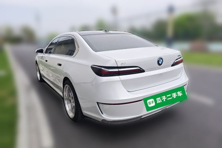 Used BMW i7 2023 xDrive60L Luxury Package Rear Left 45 Deg