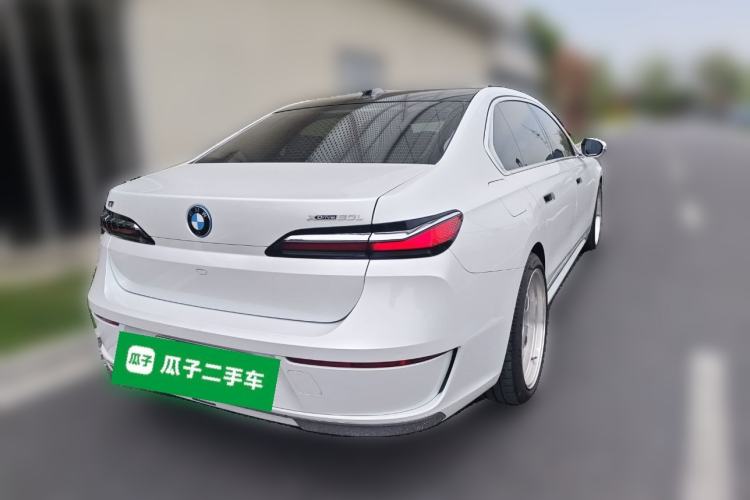 Used BMW i7 2023 xDrive60L Luxury Package Rear Right 45 Deg