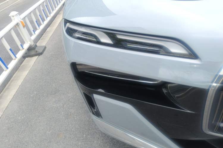 Used BMW i7 2023 eDrive50L Leading M Sport Package Right Front Headlight