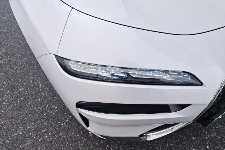 Used BMW i7 2023 xDrive60L Luxury Package Right Front Headlight