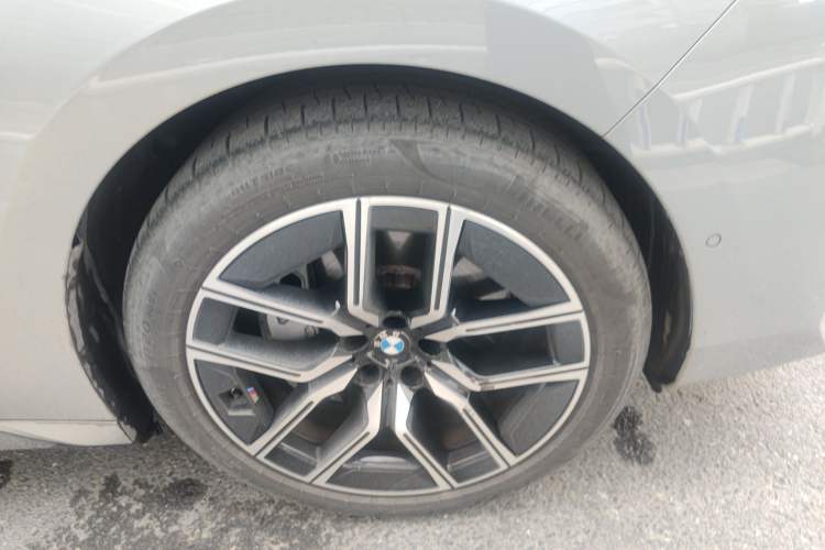 Used BMW i7 2023 eDrive50L Leading M Sport Package Right Front Wheel Hub