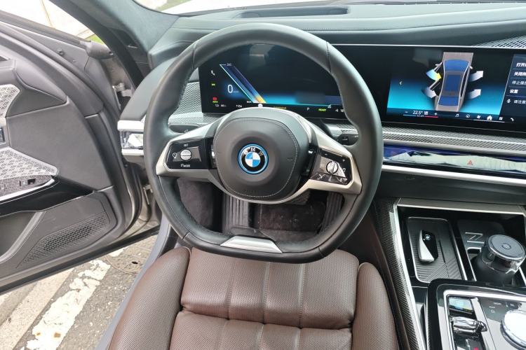 Used BMW i7 2023 xDrive60L Luxury Package Steering Wheel