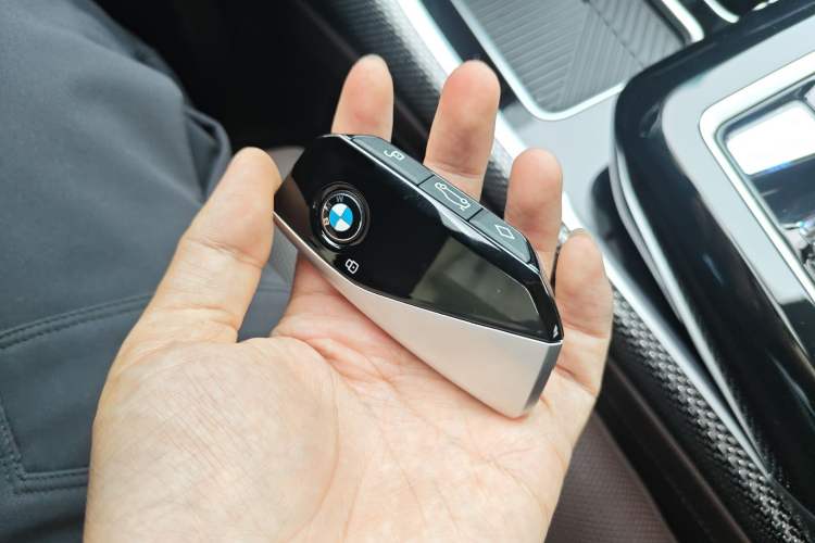 Used BMW i7 2023 xDrive60L Luxury Package Vehicle Key