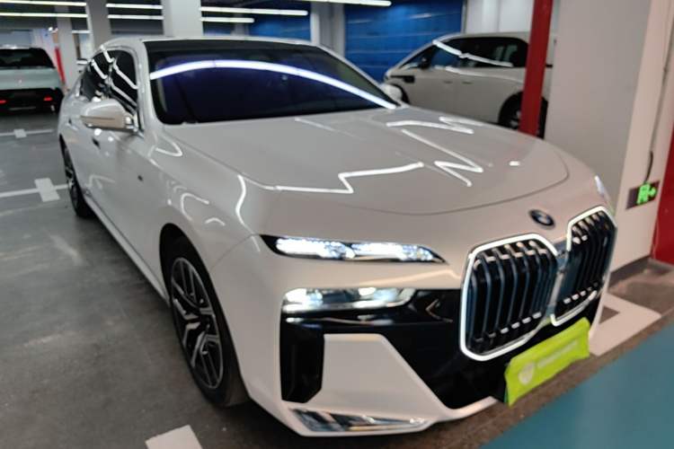 Used BMW i7 2023 eDrive50L Leading M Sport Package Front Right 45 Deg