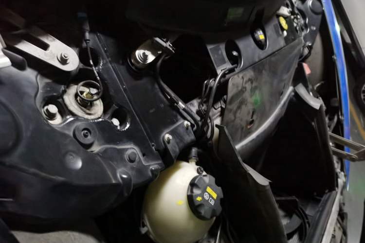 Used BMW i8 2014 Standard Model Engine Bay Right