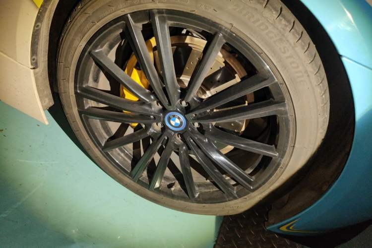 Used BMW i8 2019 Convertible Sports Car Right Front Wheel Hub