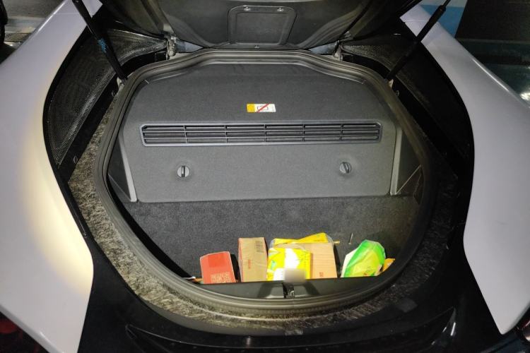 Used BMW i8 2019 Convertible Sports Car Trunk