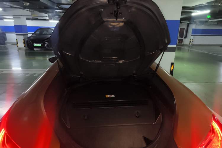Used BMW i8 2019 Convertible Sports Car Trunk