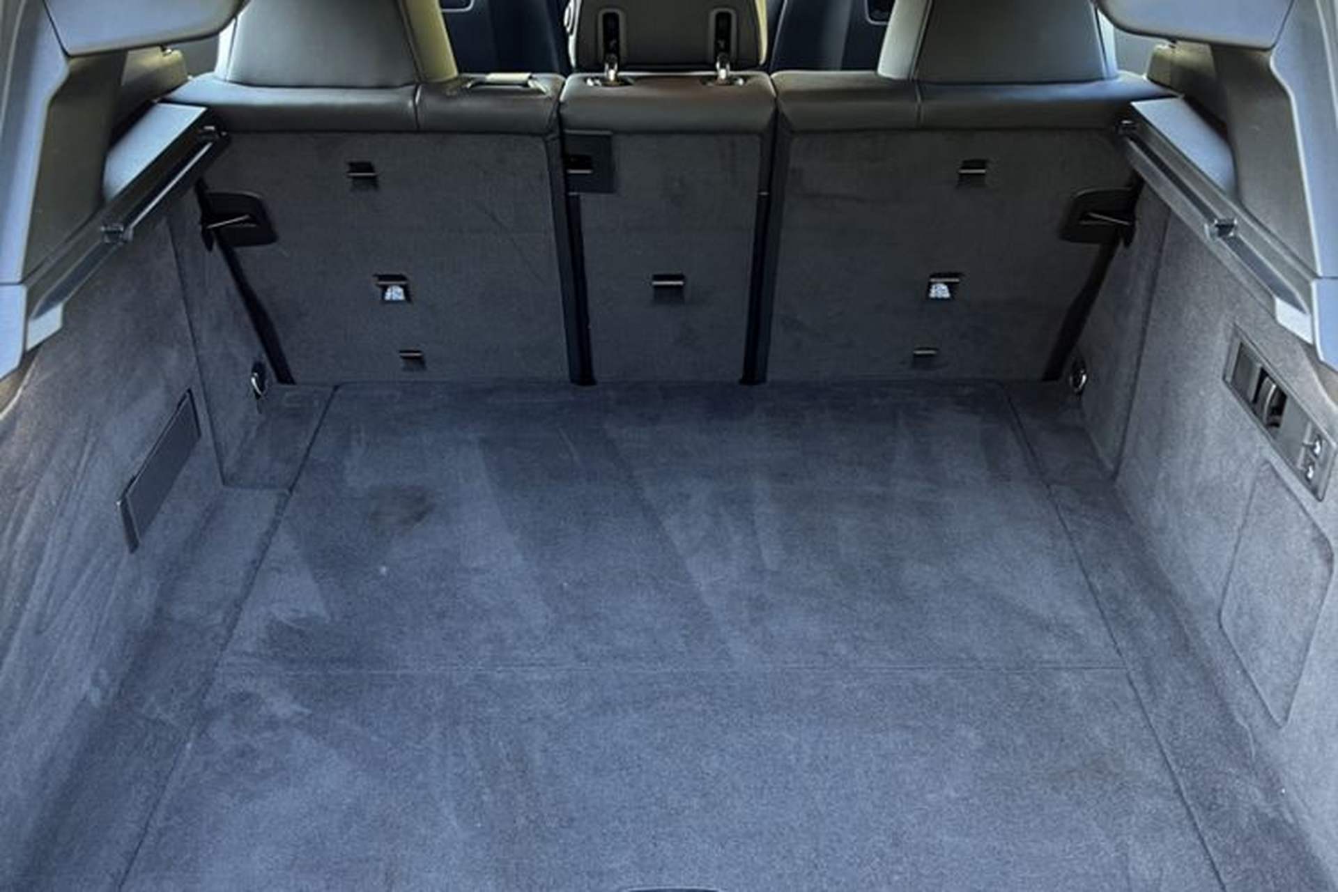 Used BMW iX 2022 xDrive40 Interior 4