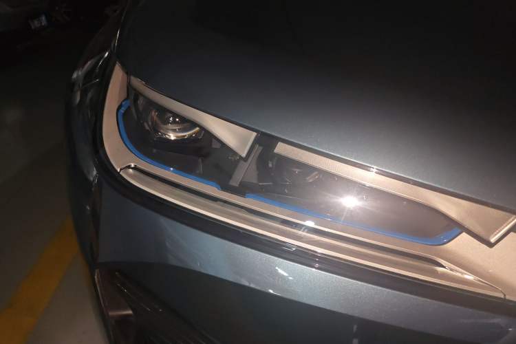 Used BMW iX 2023 xDrive40 Right Front Headlight
