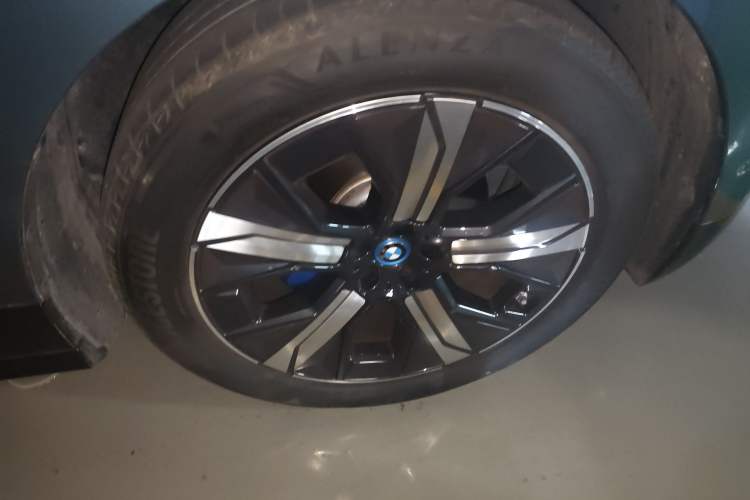 Used BMW iX 2023 xDrive40 Right Front Wheel Hub