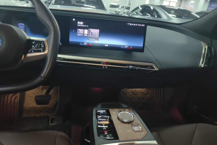 Used BMW iX 2022 xDrive40 Audio And AC Panel