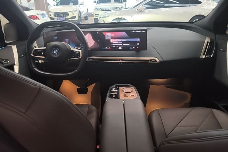 Used BMW iX 2022 xDrive40 Center Console