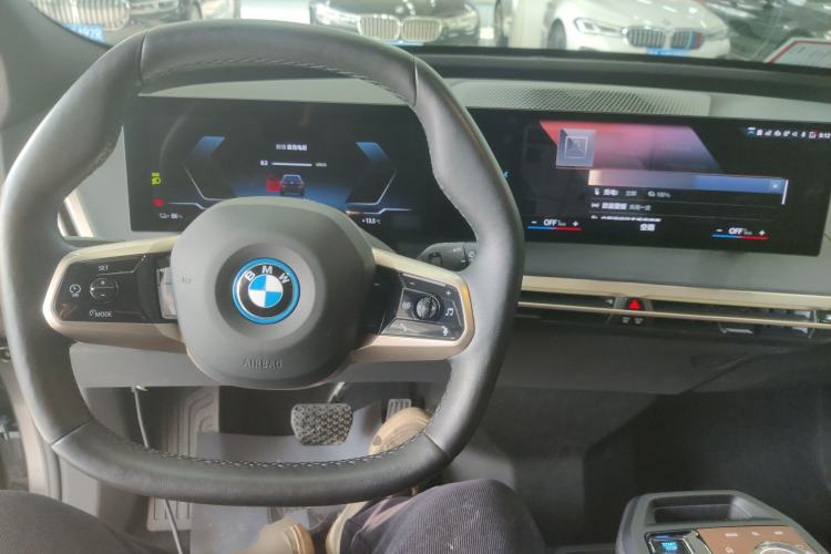 Used BMW iX 2022 xDrive40 Center Console