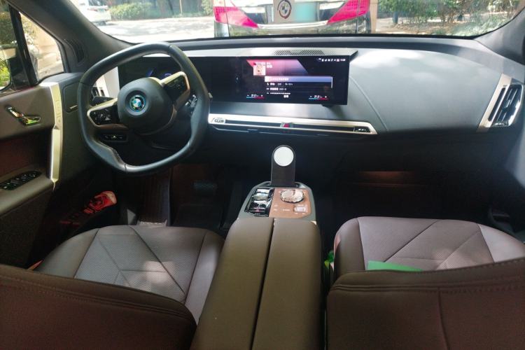 Used BMW iX 2022 xDrive40 Center Console