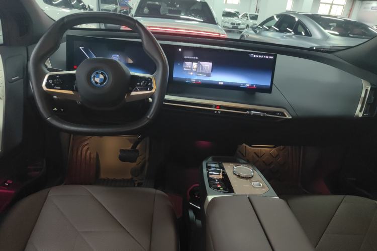 Used BMW iX 2022 xDrive40 Center Console