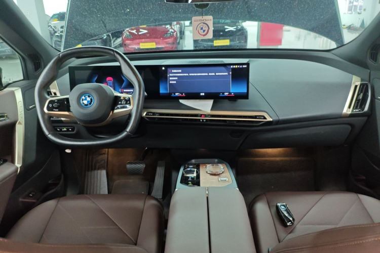 Used BMW iX 2022 xDrive40 Center Console