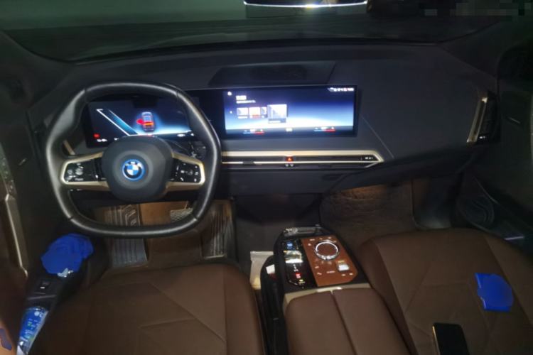 Used BMW iX 2022 xDrive40 Center Console