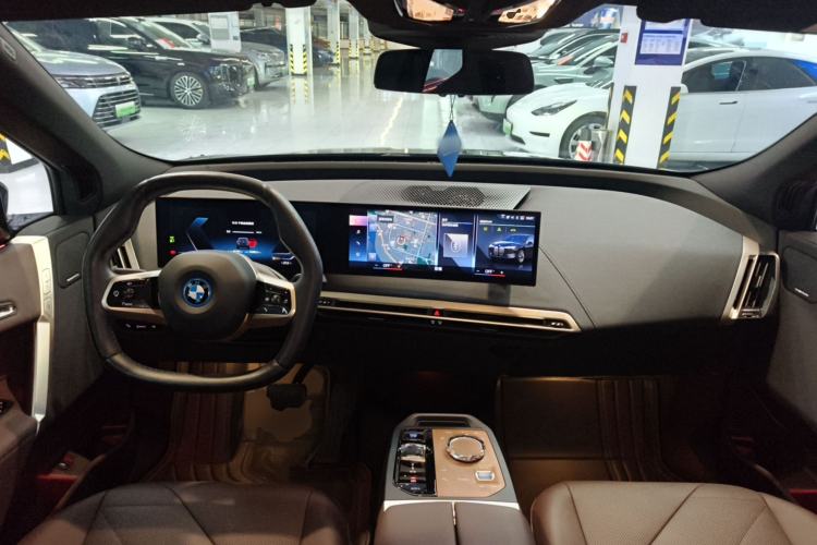 Used BMW iX 2022 xDrive40 Center Console
