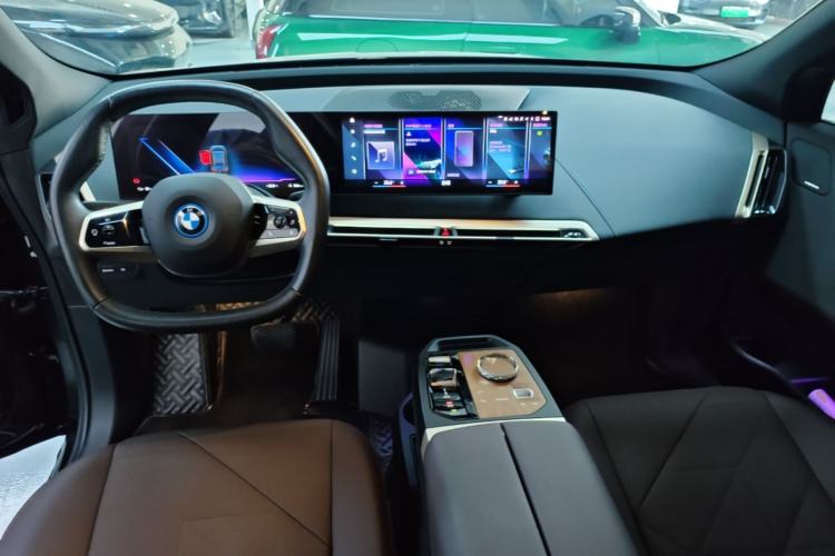 Used BMW iX 2022 xDrive40 Center Console