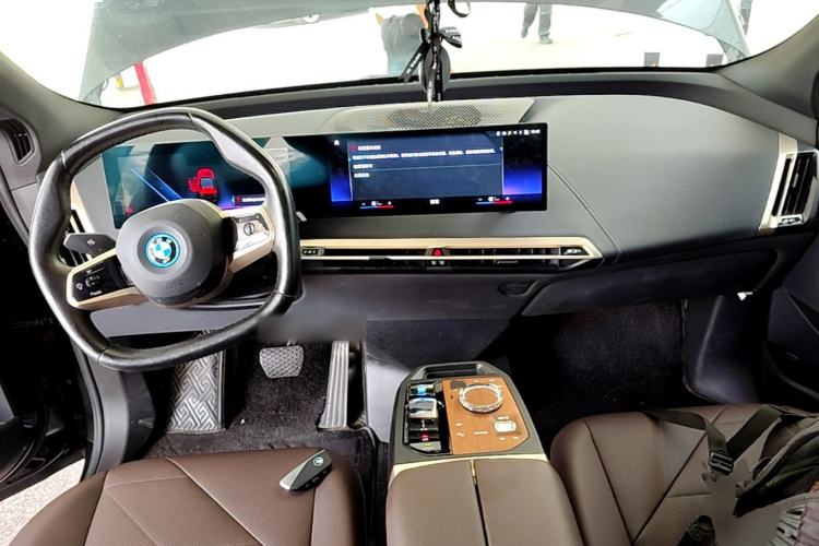 Used BMW iX 2022 xDrive40 Center Console