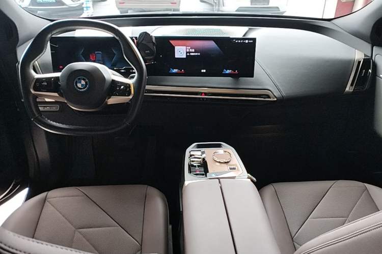 Used BMW iX 2022 xDrive40 Center Console