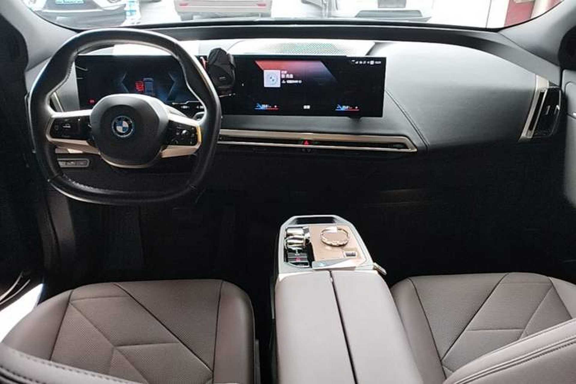 Used BMW iX 2022 xDrive40 Center Console