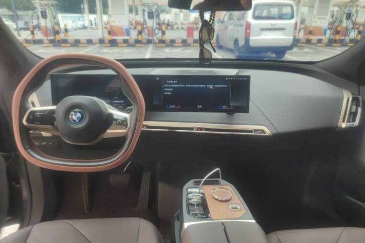 Used BMW iX 2022 xDrive40 Center Console
