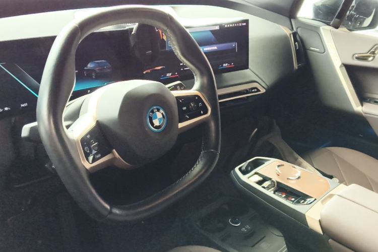 Used BMW iX 2022 xDrive40 Center Console