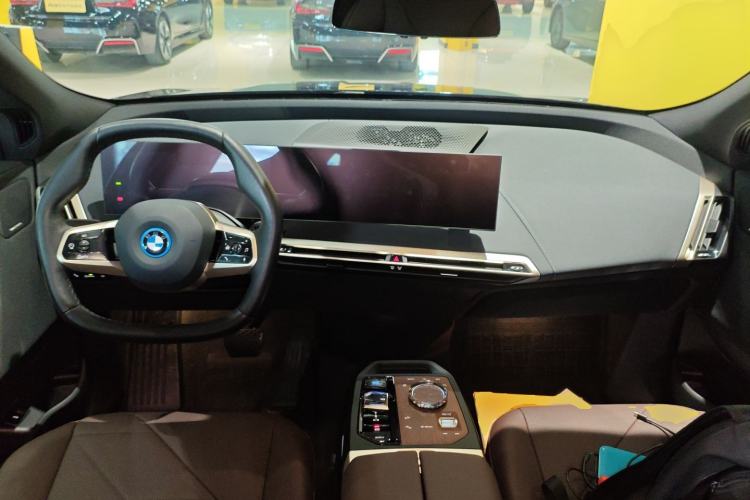Used BMW iX 2022 xDrive40 Center Console