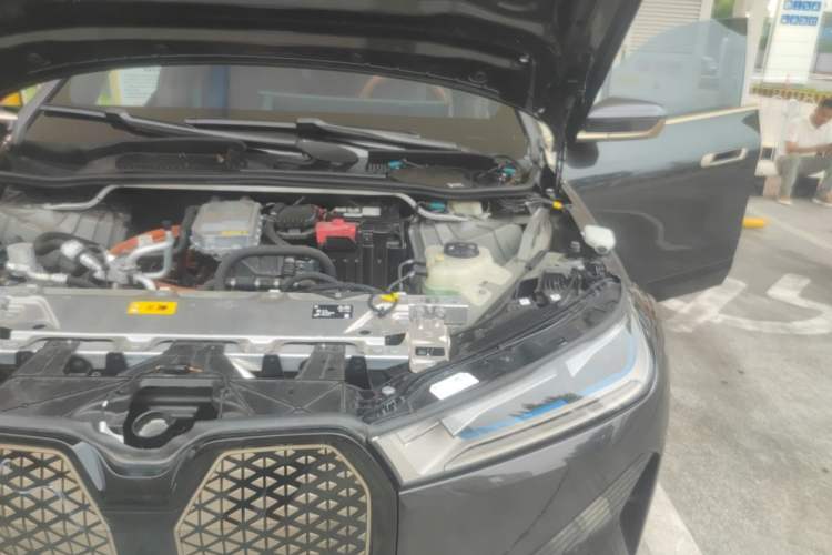 Used BMW iX 2022 xDrive40 Engine Bay Left