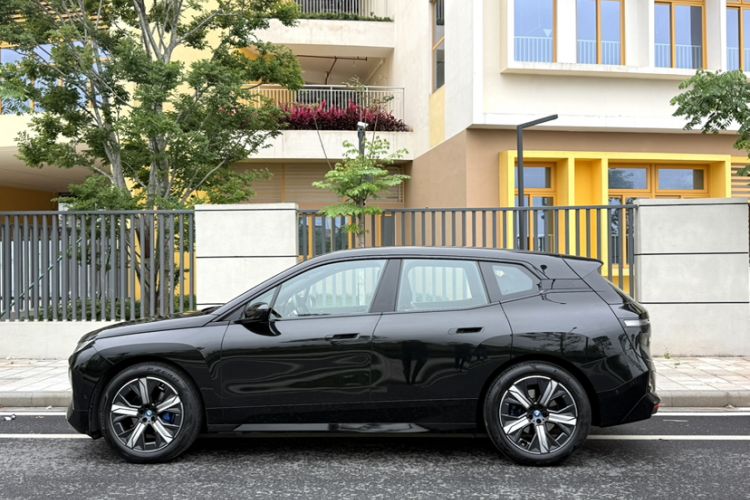 Used BMW iX 2022 xDrive40 Exterior 6