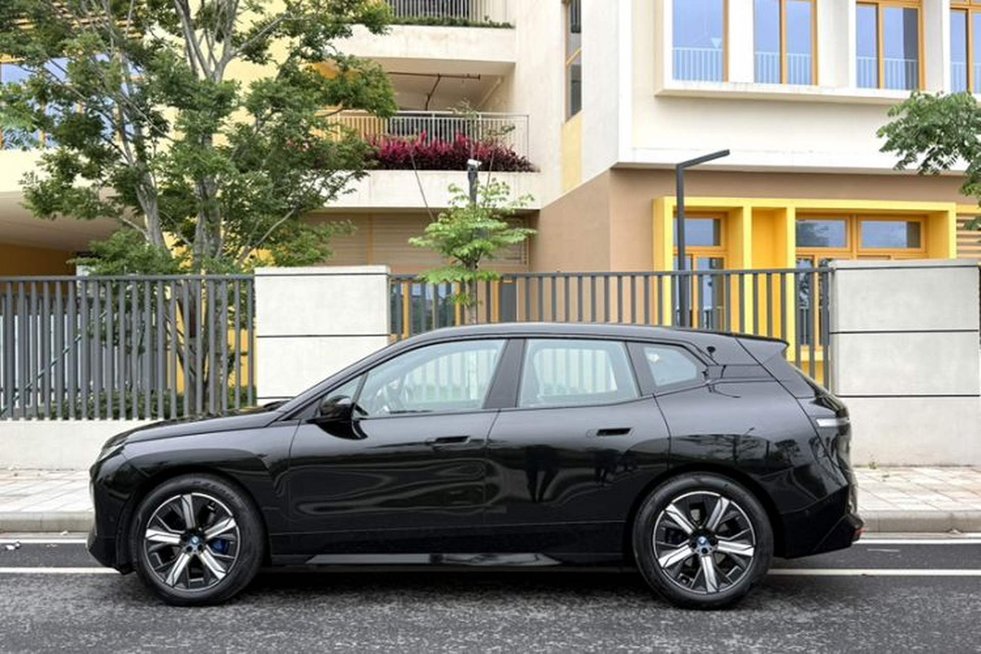 Used BMW iX 2022 xDrive40 Exterior 6