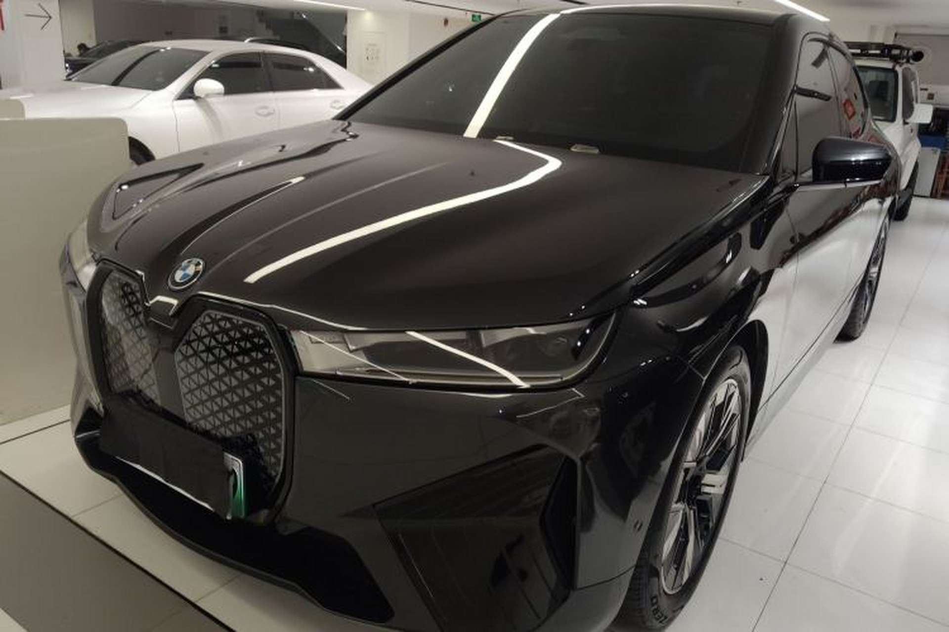 Used BMW iX 2022 xDrive50 Front Left 45 Deg