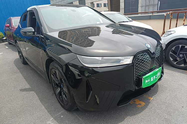 Used BMW iX 2022 xDrive40 Front Right 45 Deg