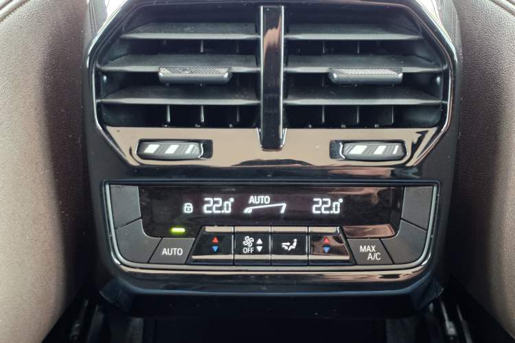 Used BMW iX 2022 xDrive40 Interior 12