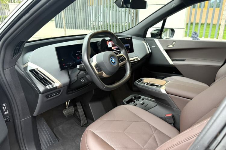 Used BMW iX 2022 xDrive40 Interior 3