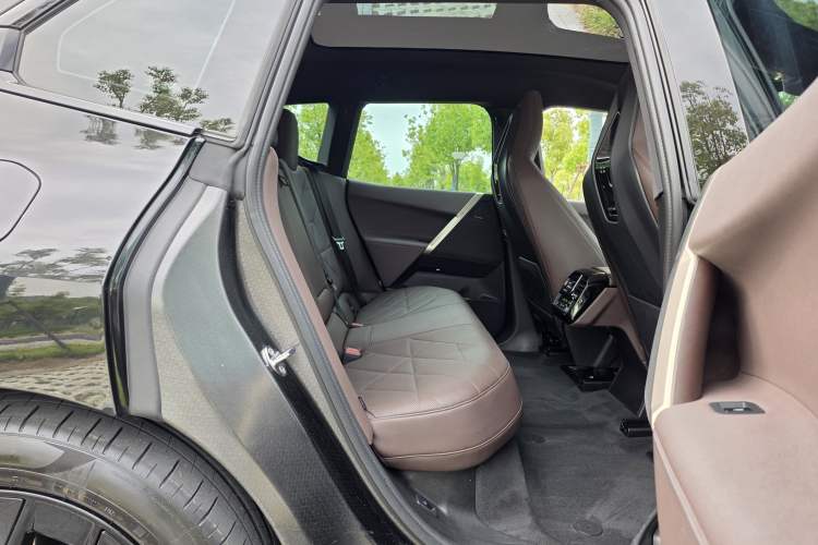 Used BMW iX 2022 xDrive40 Interior 7