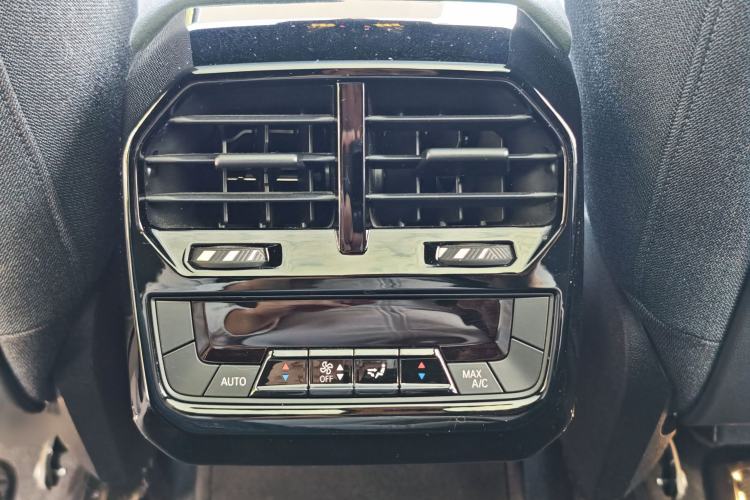 Used BMW iX 2022 xDrive40 Interior 7