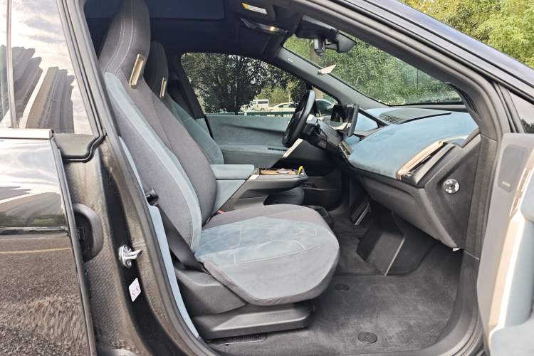Used BMW iX 2022 xDrive40 Interior 8