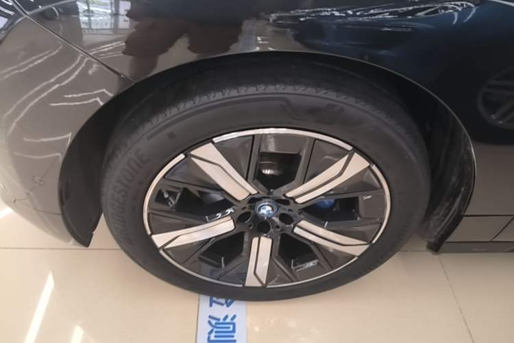 Used BMW iX 2022 xDrive40 Left Front Wheel Hub