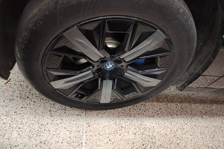 Used BMW iX 2022 xDrive40 Left Front Wheel Hub