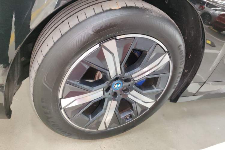 Used BMW iX 2022 xDrive40 Left Front Wheel Hub